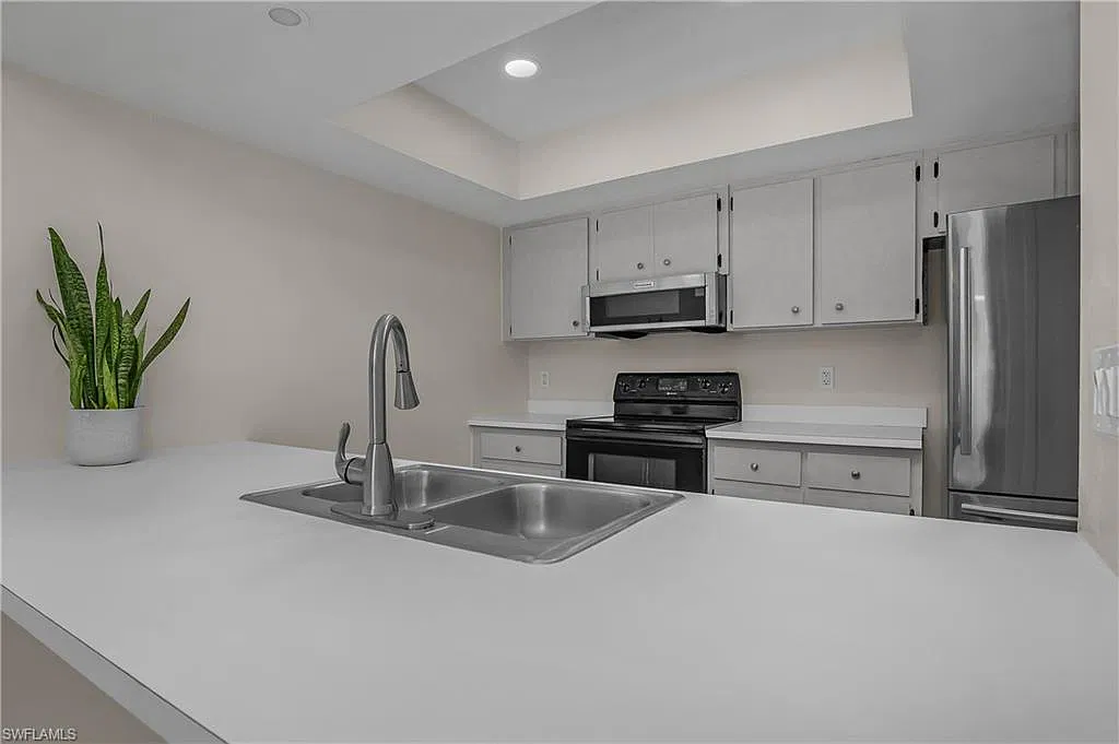 3 bed, 2.0 bath, 1180 sqft, $1,800 — Photo 3