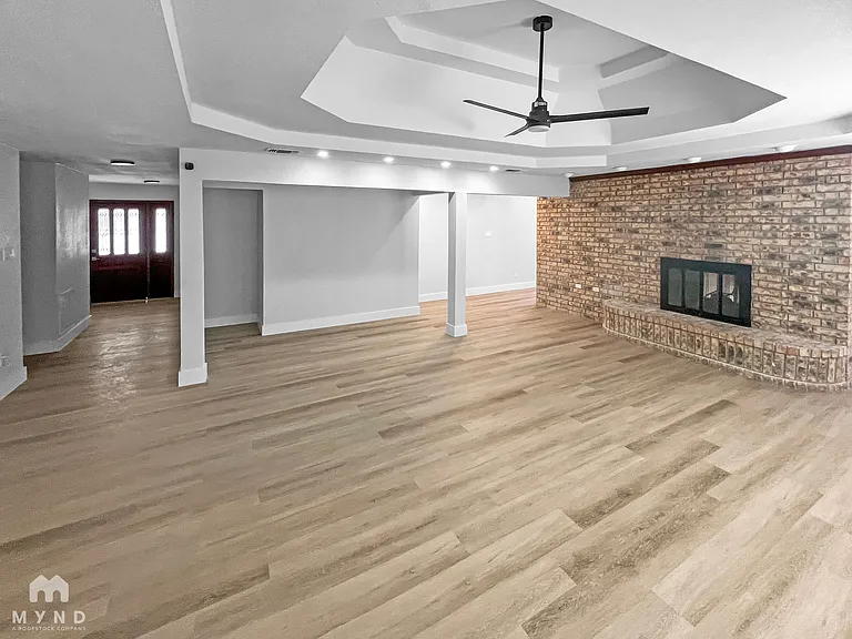 1215 Spring Lake Dr — Photo 12