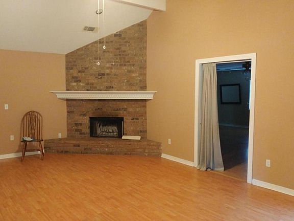 5th image of 2443 Bahama Dr