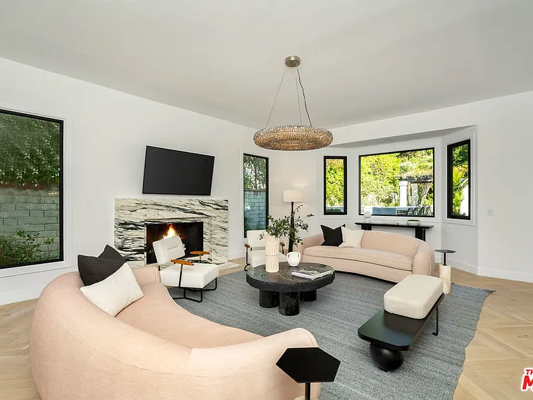 4608 Westchester Dr — Photo 10