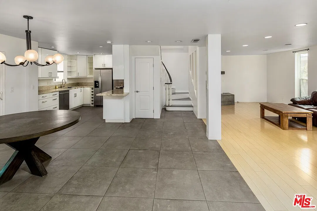 3 bed, 3.0 bath, 2086 sqft, $5,600 — Photo 3