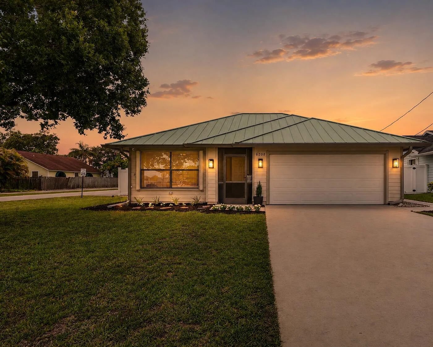 3 bed, 2.0 bath, 1390 sqft, $5,000 — Photo 1