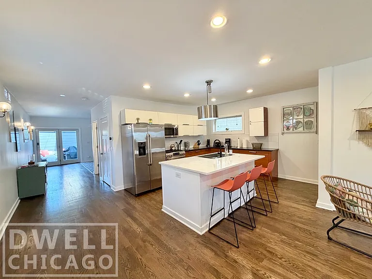 1419 N Paulina St — Photo 4