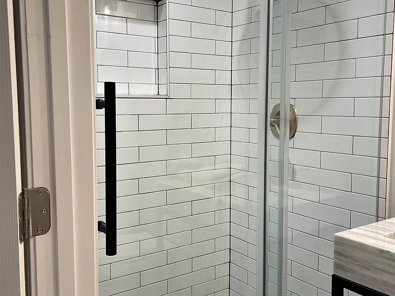 Lower level full bath