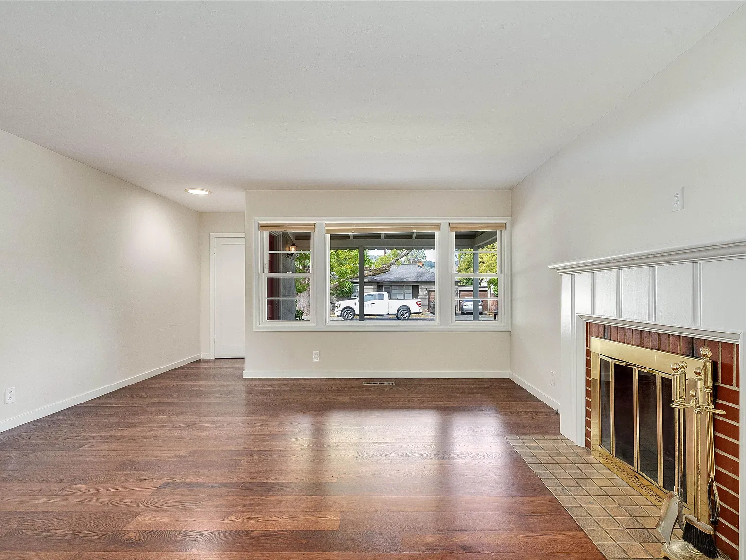 360 Monroe St — Photo 2