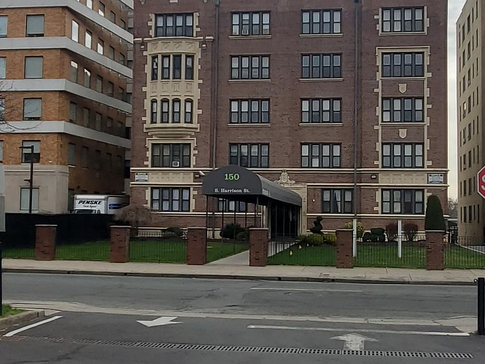 1st image of 150 S Harrison St APT 4B