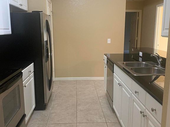 3rd image of 8539 GATE Parkway #1436