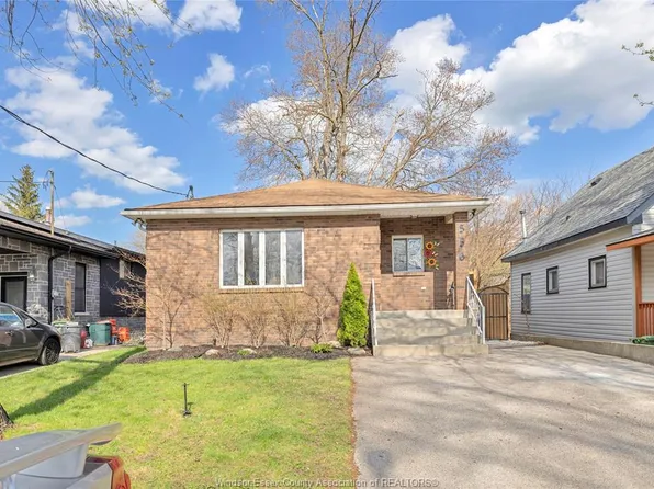 556 Clover St, Windsor, ON N8P 1C6