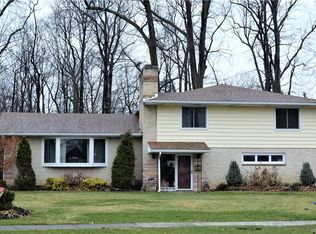 112 Rosewood Dr, West Seneca, NY 14224