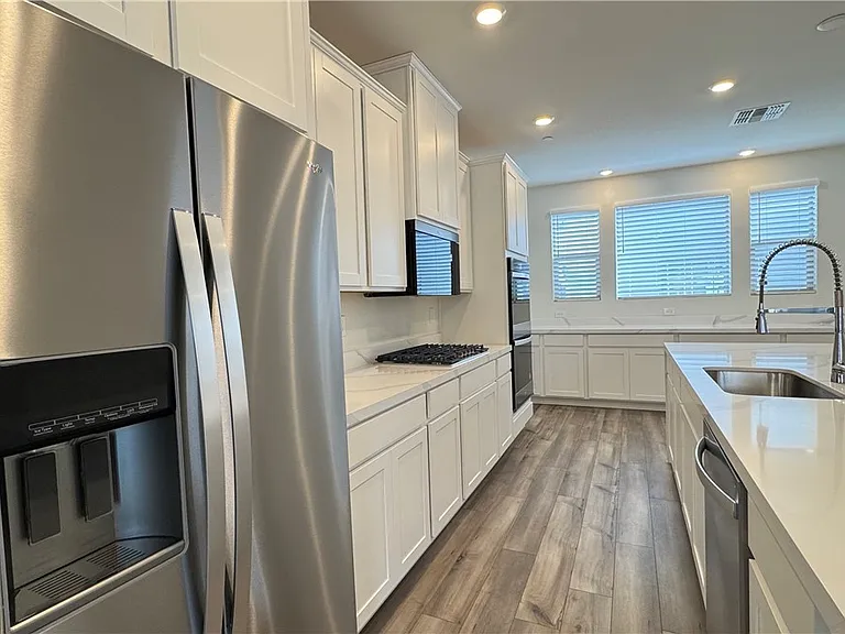 1429 Whistling Kite St — Photo 8