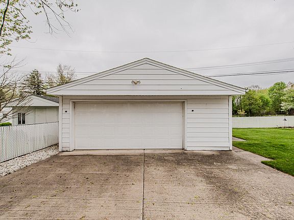 4th image of 398 Hollywood Dr
