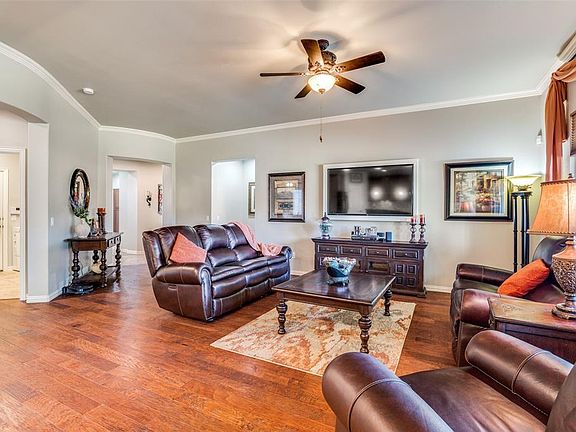 3rd image of 9701 Rivercrest Dr