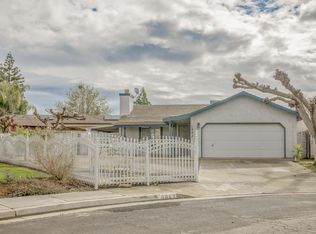1002 N June Ave, Farmersville, CA 93223