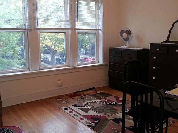 2nd image of 1222 W Victoria St #1