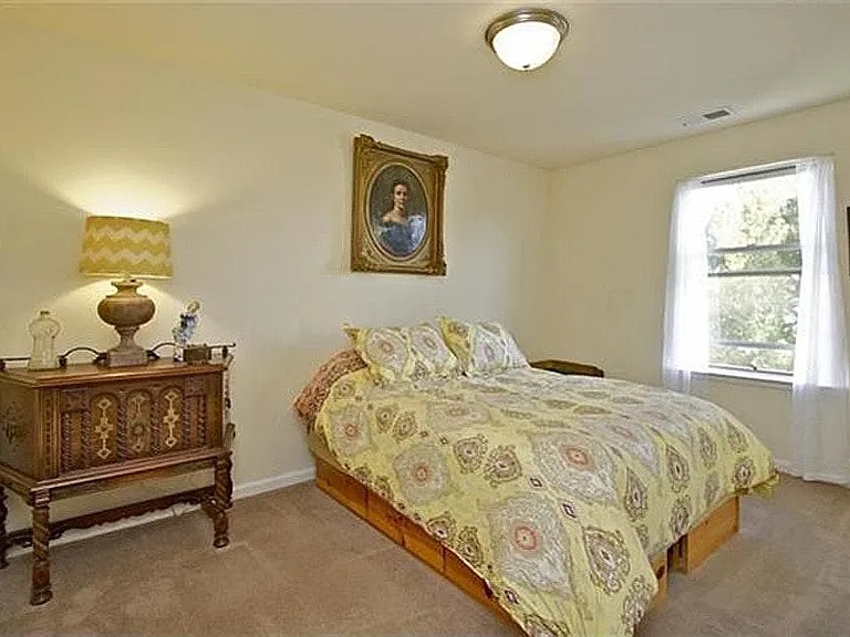 432 Lindberg Cir — Photo 11