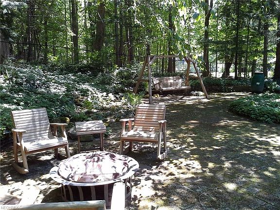5th image of 9869 Strawberry Ln