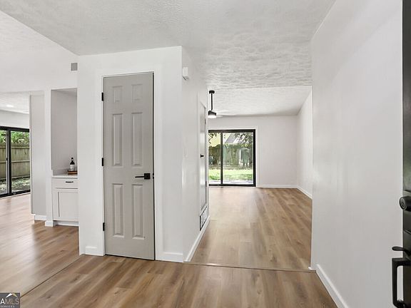 4th image of 3 Marseilles Ct