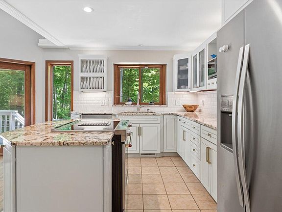 3rd image of 2920 N Harris Rd