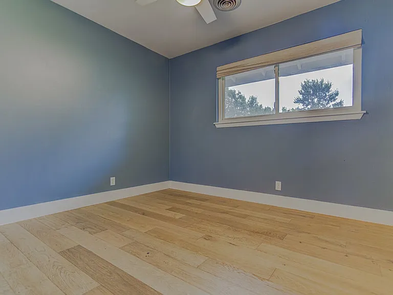 2704 Nottingham Ln — Photo 16
