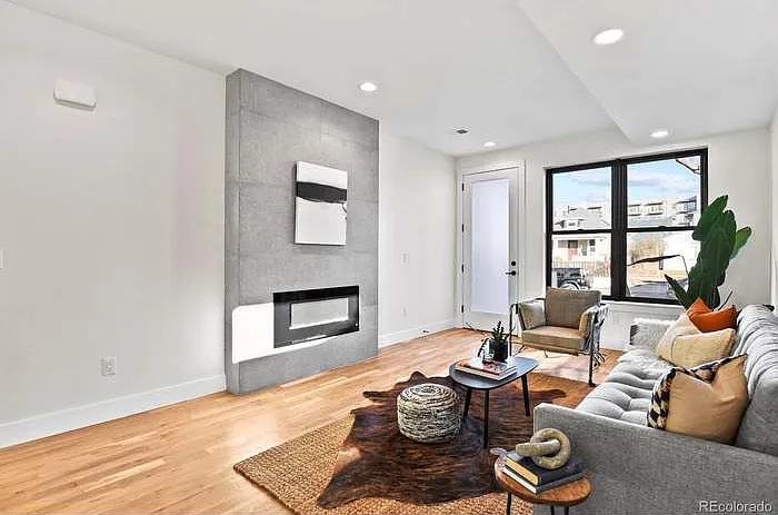 3 bed, 2048 sqft, $3,600 — Photo 2