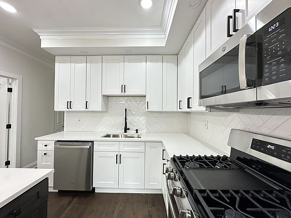 4th image of 2317 N Keeler Ave #2