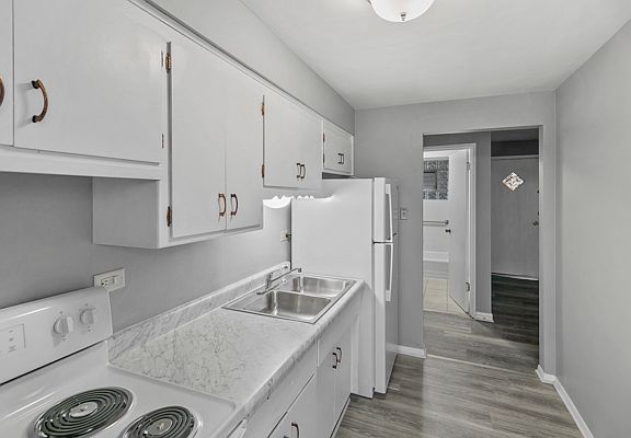 3rd image of 3011 W 87th St APT 16