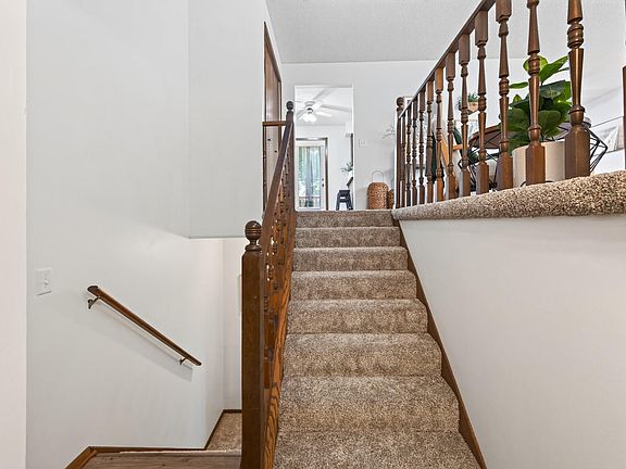 4th image of 10665 Hummingbird St NW
