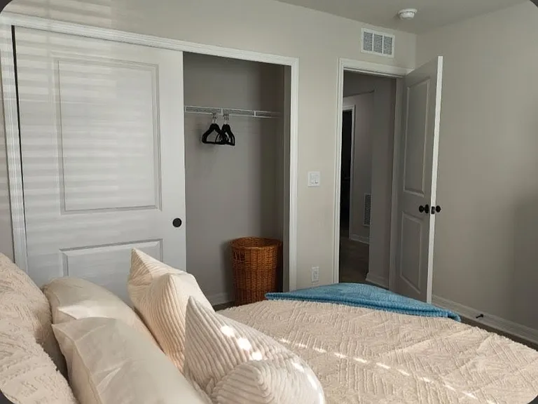 8 Unique Ct #B — Photo 52