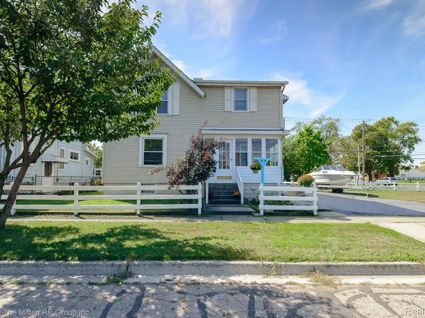 1108 Humphrey St, Monroe, MI 48161