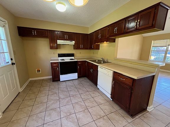 3rd image of 3040 Caitlynn Cir