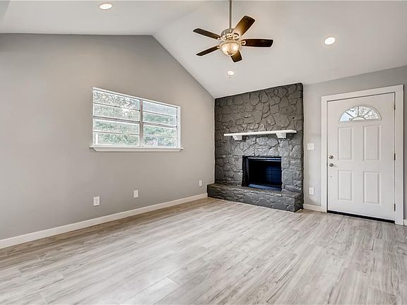 4th image of 636 Mill St #A