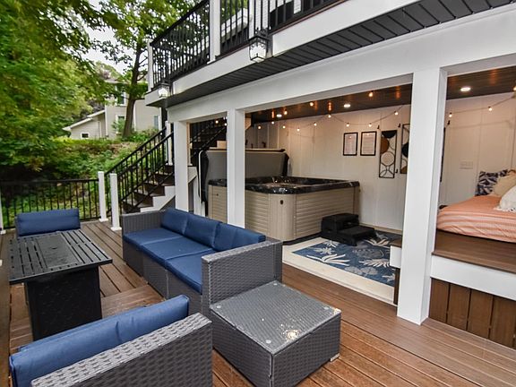 3rd image of 313 3rd Ave NE