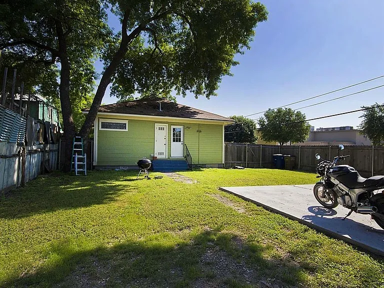 2611 Hidalgo St — Photo 21