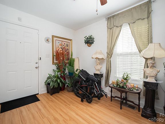 5th image of 713 N Falls St