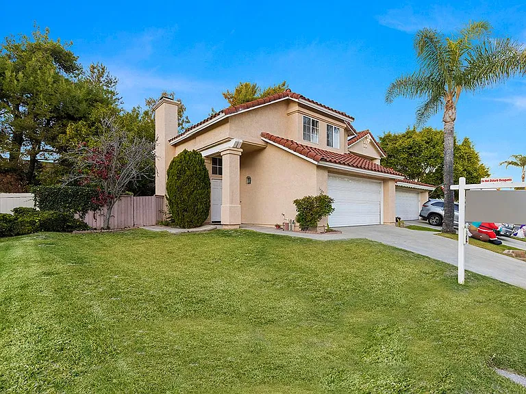 1707 Landing Dr — Photo 2