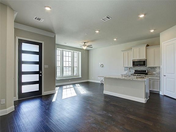 5th image of 1370 Elaine Dr