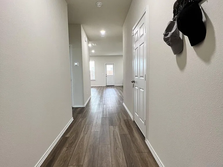 902 Feldspar Way — Photo 2