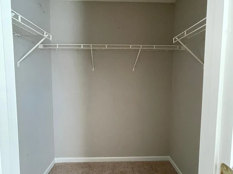 Walkin closet 1