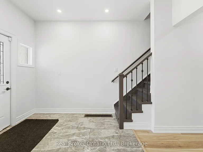 167 Rosslyn Ave N #UPPER — Photo 15
