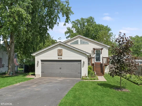 357 Charlotte Ave, Crystal Lake, IL 60014