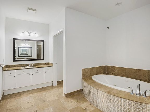 3rd image of 3940 N Flagler Dr #4