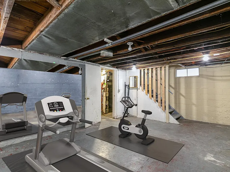 1028 N Cedar St — Photo 15