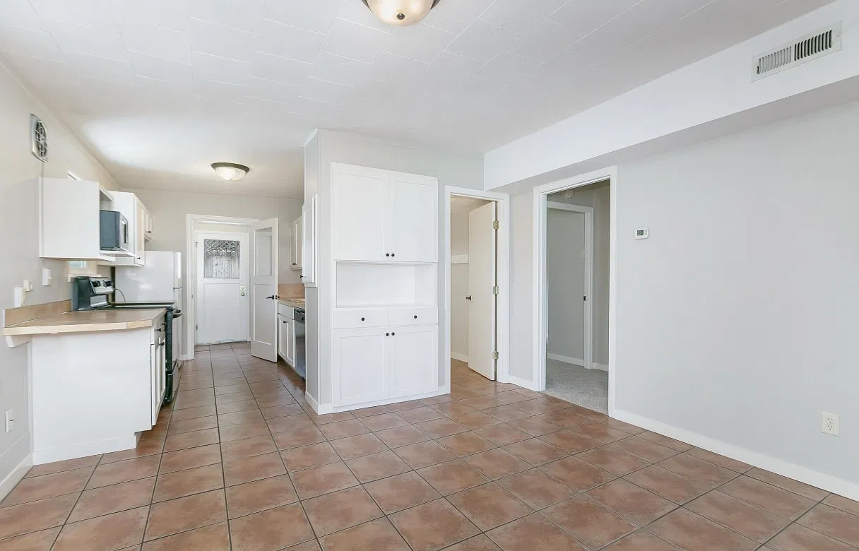 2 bed, 1086 sqft, $1,800 — Photo 2