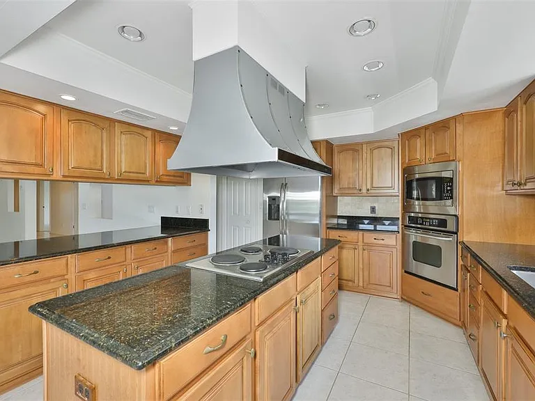 929 Symphony Isles Blvd — Photo 18