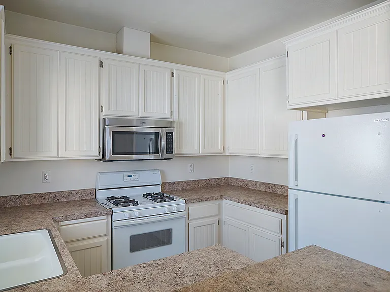 686 E Foothill Blvd — Photo 10