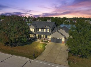 3170 E Lindy Ln, Oak Creek, WI 53154