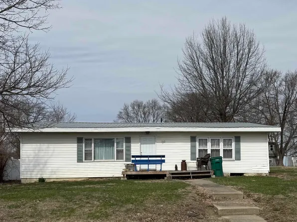 627 E Fort St, Farmington, IL 61531