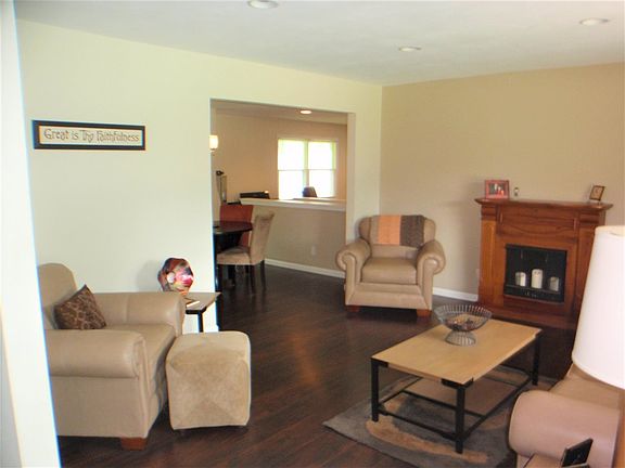 2nd image of 5036 Larkspur Dr