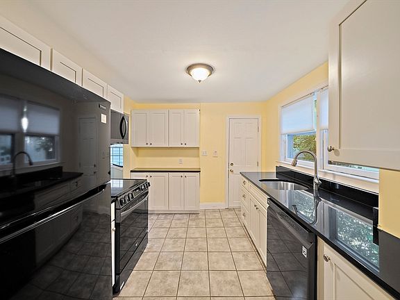 5th image of 3 Revere Ct