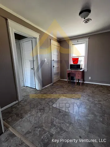 187 Burrows St — Photo 6